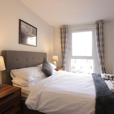 Southbank Leeds Apartment. New! With Free Parking ภายนอก รูปภาพ