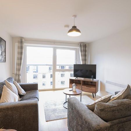 Southbank Leeds Apartment. New! With Free Parking ภายนอก รูปภาพ
