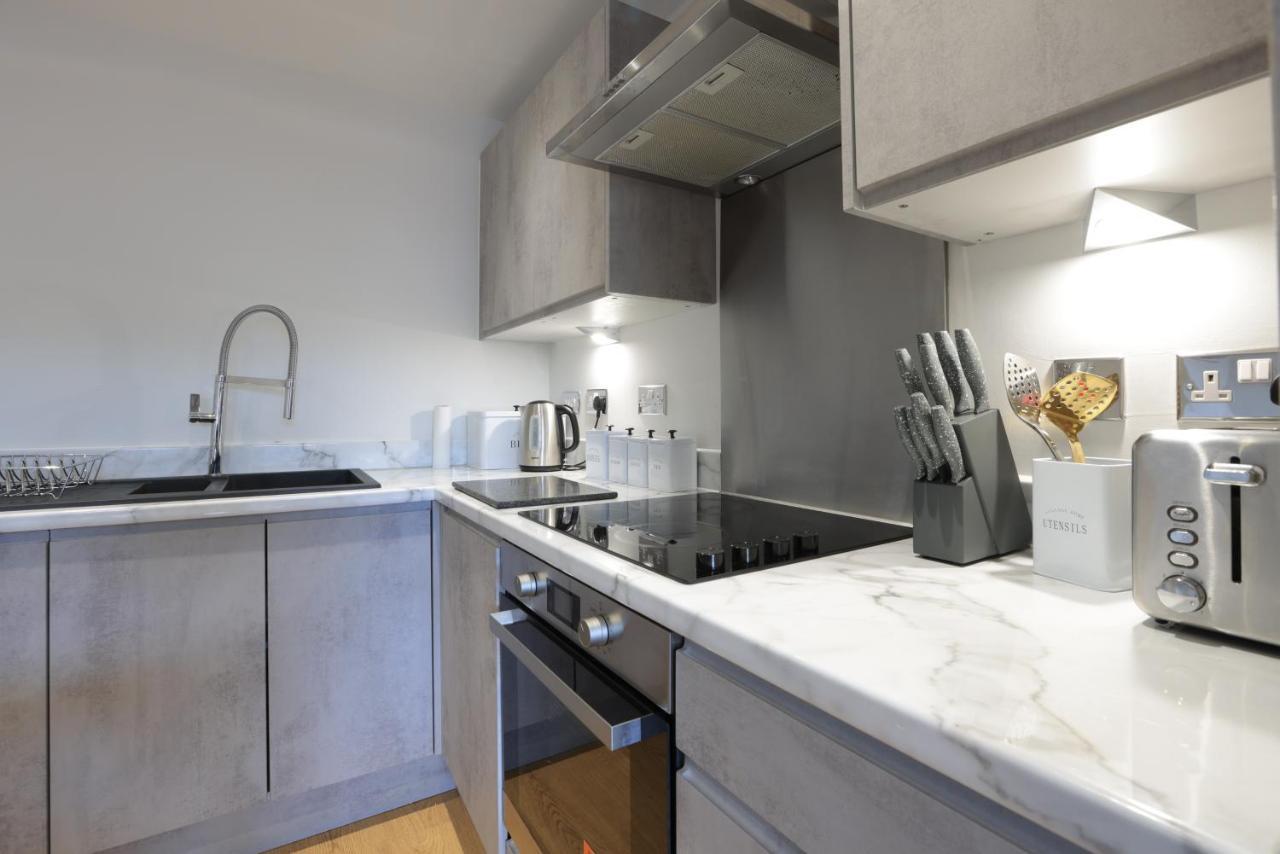Southbank Leeds Apartment. New! With Free Parking ภายนอก รูปภาพ