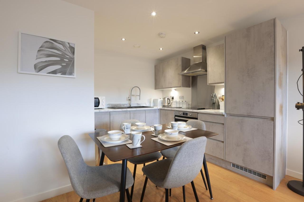 Southbank Leeds Apartment. New! With Free Parking ภายนอก รูปภาพ