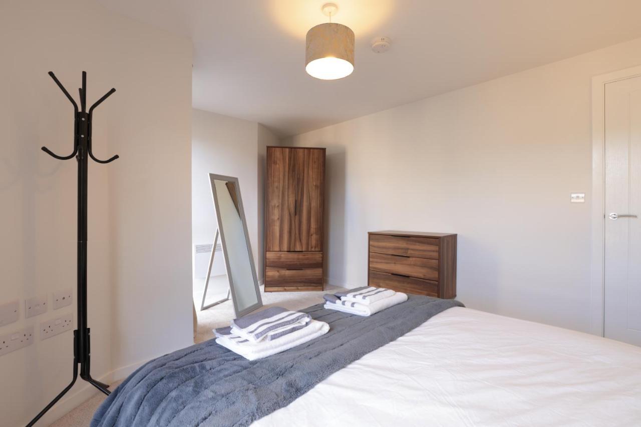 Southbank Leeds Apartment. New! With Free Parking ภายนอก รูปภาพ