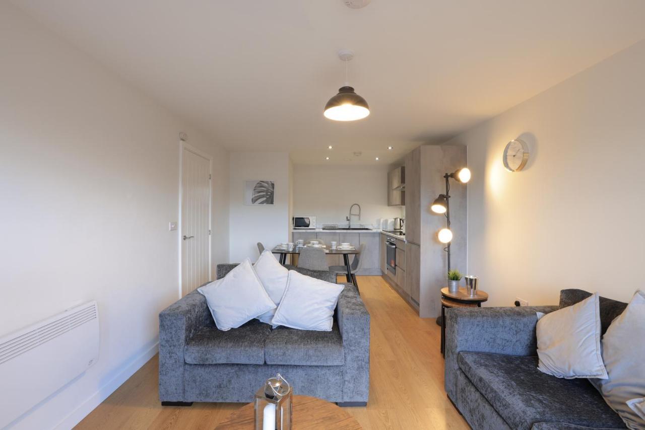 Southbank Leeds Apartment. New! With Free Parking ภายนอก รูปภาพ