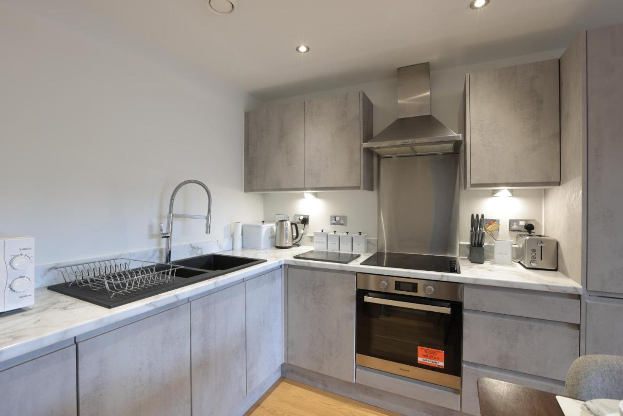 Southbank Leeds Apartment. New! With Free Parking ภายนอก รูปภาพ